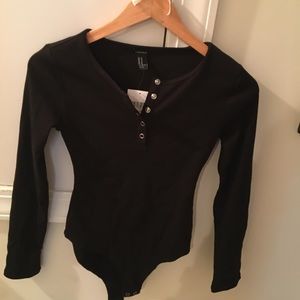 BNWT black ribbed bodysuit with buttons